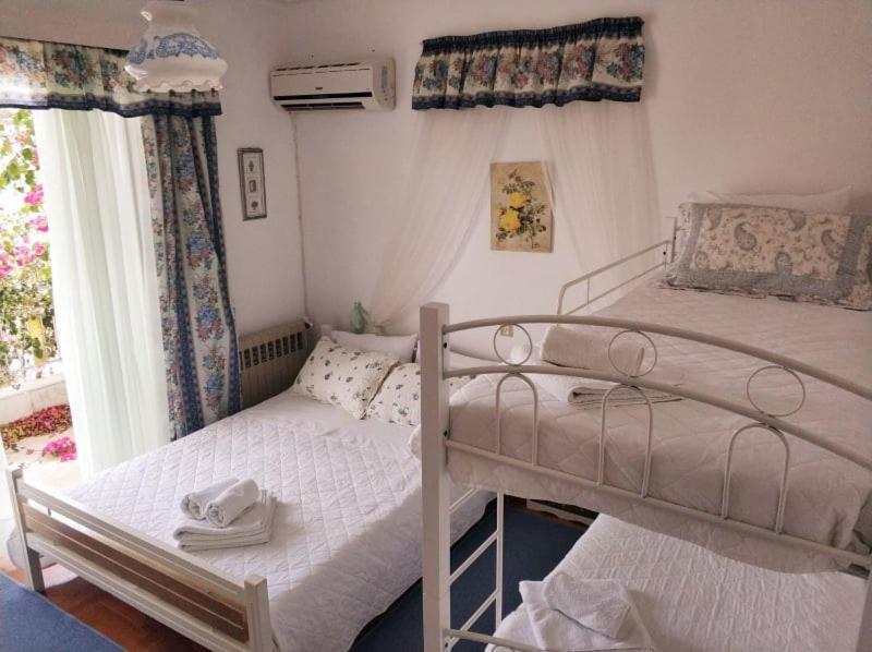 Noble Inn Loutraki  Bagian luar foto